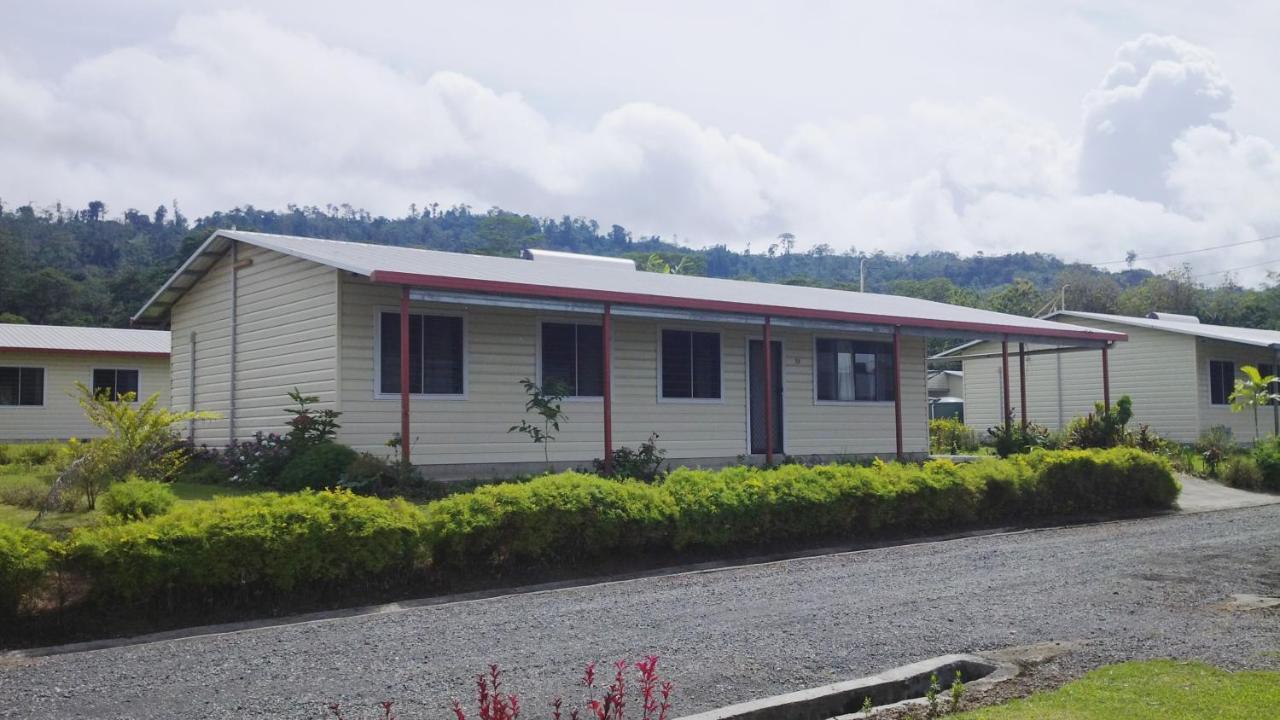 Crossroads Hotel Lae Omili Eksteriør bilde